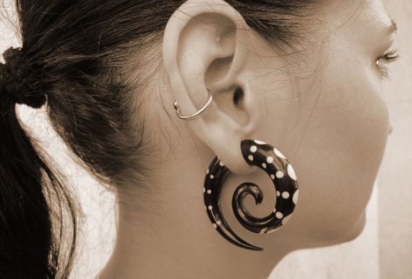 Body modification | Tutorial: Wie man sich die Ohren richtig dehnt - Teil 3