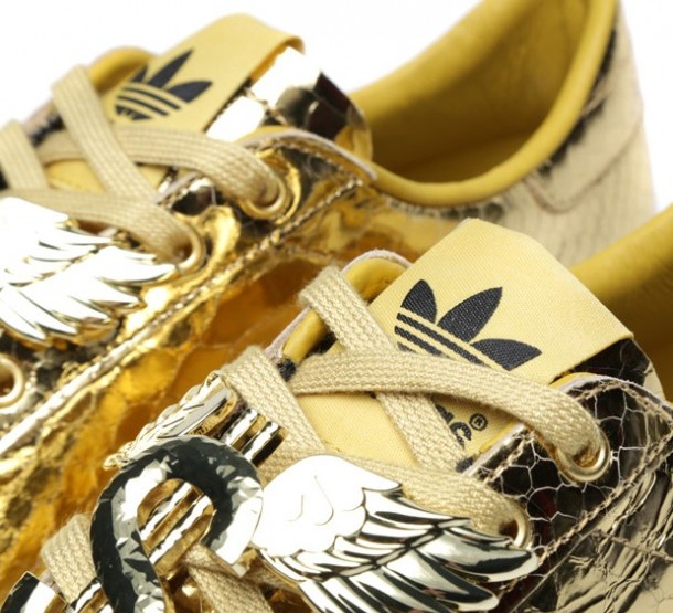 Die neusten Sneaker Starts 2014 - Adidas ObyO x Jeremy Scott Rod Laver „Metallic Gold