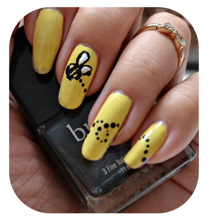 Manicure Monday | NAIL TUTORIAL #Bumble Bee