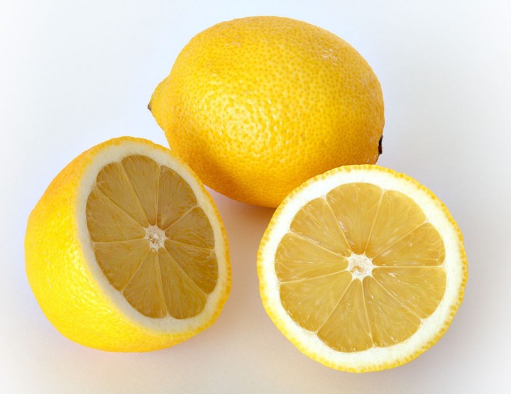 Tip Tuesday | Wieso Zitronenwasser unserer Haut gut tut!
