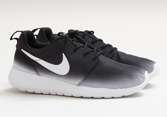 The most beautiful Wmns Sneakers 2014: Nike Womens Roshe Run Gradient – Black – White