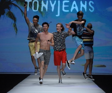 Shanghai Fashion Week April 2014 präsentiert – Tony Wear, nur für Ihn – SS14