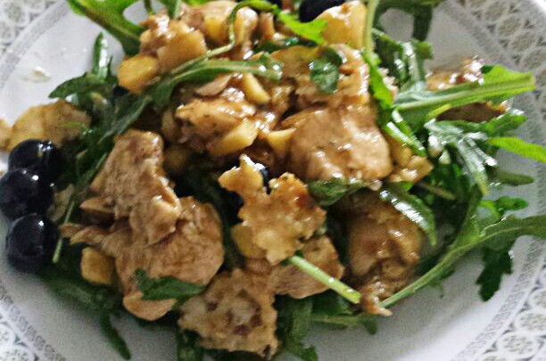 Rezepttipp: Lucys Salat mit Hähnchenbrust und Parmesanchips