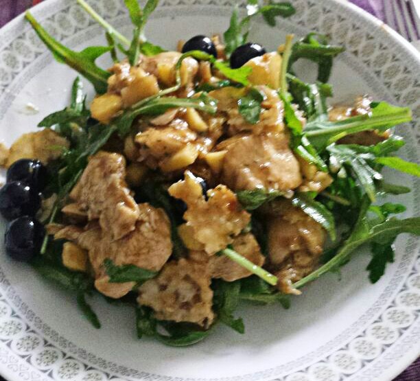 Rezepttipp: Lucys Salat mit Hähnchenbrust und Parmesanchips
