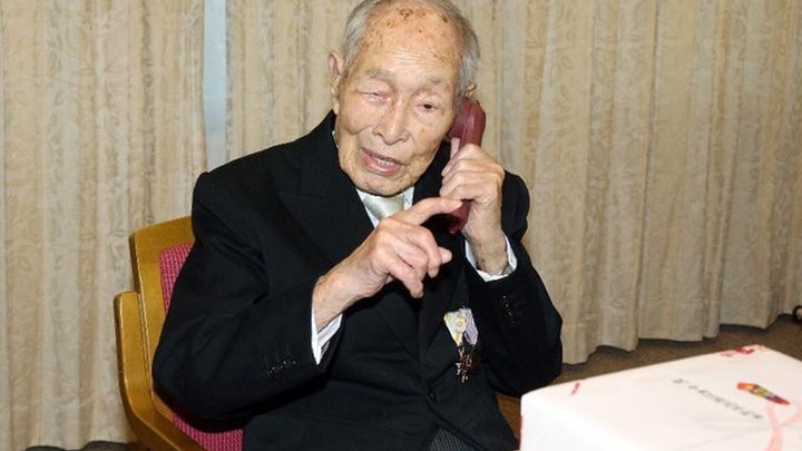 NEWS: Ältester Mann der Welt ist tot, Japaner nimmt seien Platz ein.