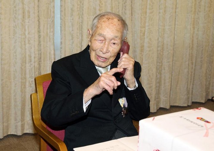 NEWS: Ältester Mann der Welt ist tot, Japaner nimmt seien Platz ein.