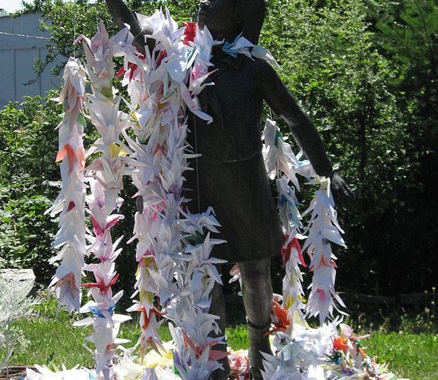1000 Kraniche falten - Sadako Sasaki, das Mädchen, das für den Frieden steht