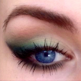 Styling- und Beauty-Tipp Berlin | Zartes Sommer-Make-up mit grünem Farbverlauf