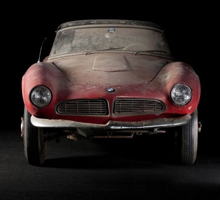 Sonderausstellung „Elvis’ BMW 507: lost & found“ im BMW Museum