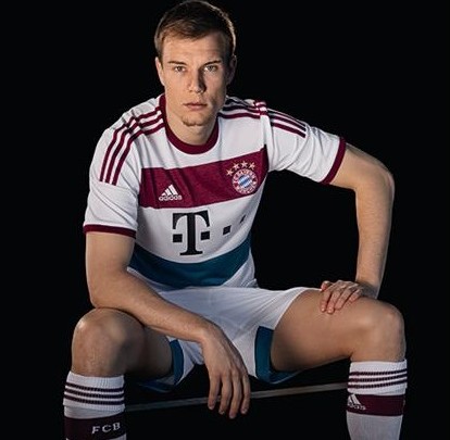 Streetwear für den Fußballplatz: adidas präsentiert neues FC Bayern Auswärtstrikot