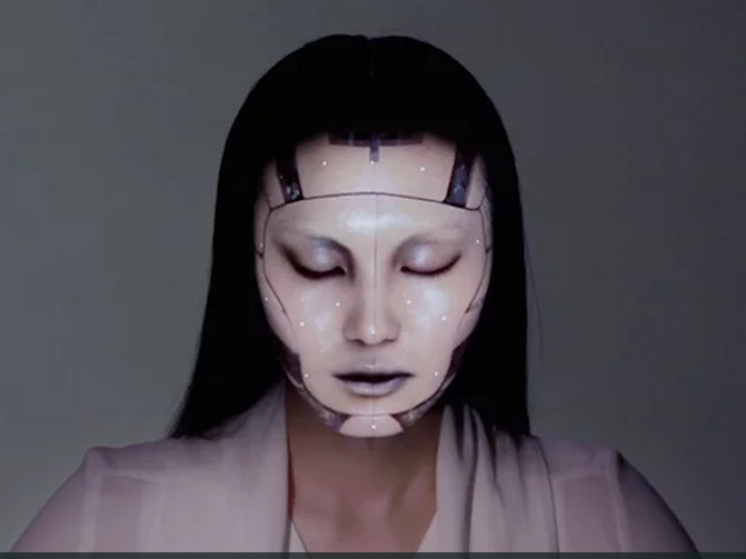 High-Tech trifft auf Make-up-Kunst | Sieht so die Zukunft der Kosmetik aus?