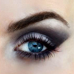 Styling and Beauty Tip Berlin | Blue and Grey Smokey Eye Look