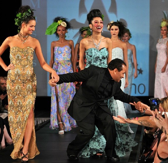 Couture Fashion Week New York September 2014 präsentiert – Andres Aquino, für Sie „Mon Amour“-Kollektion