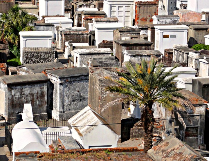 Urban Exploring World Wide: The St. Louis Cemetery in the USA