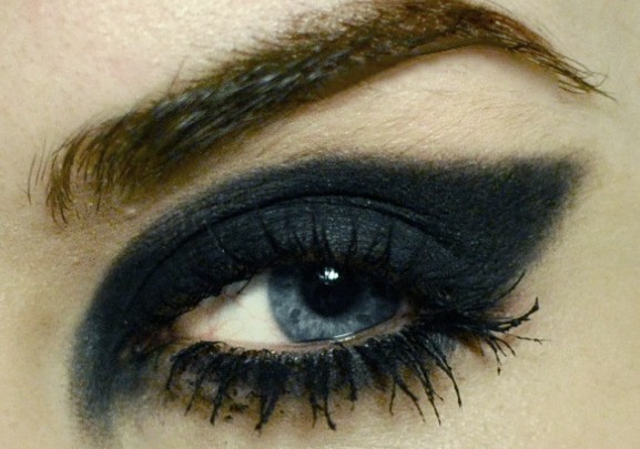 Styling and Beauty Tip Berlin |  Bold Cat Eye & Lashes