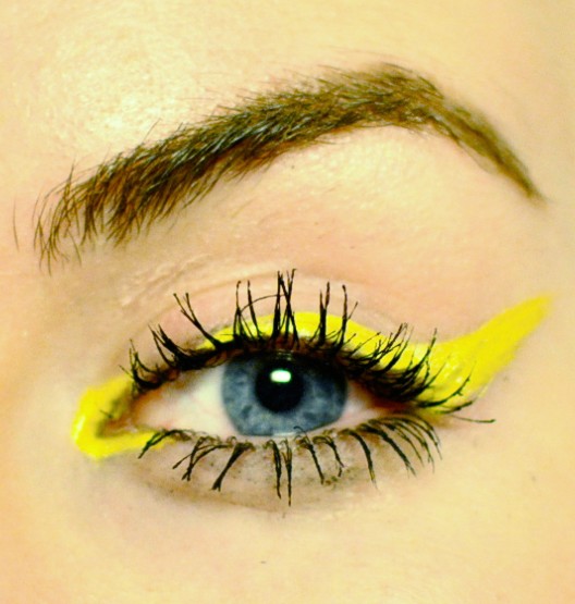 Styling and Beauty Tip Berlin | Neon Yellow Makeup