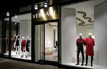 Versace Store auf der Königsallee in Düsseldorf öffnet seine Pforten
