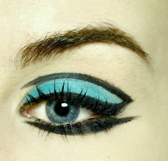 Styling and Beauty Tip Berlin | Unique Turquoise Eyeliner Look