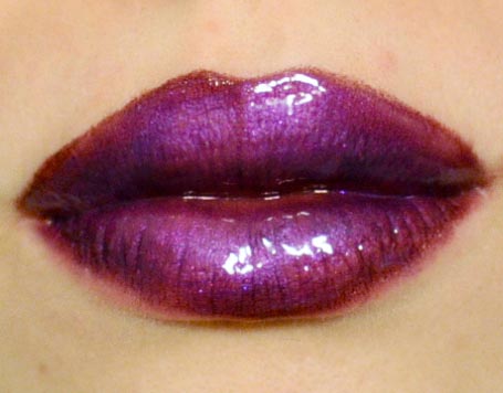 Styling and Beauty Tip Berlin | Purple Glossy Lips