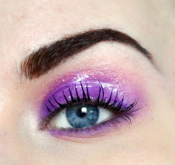 Styling and Beauty Tip Berlin | Purple Glossy Eyes