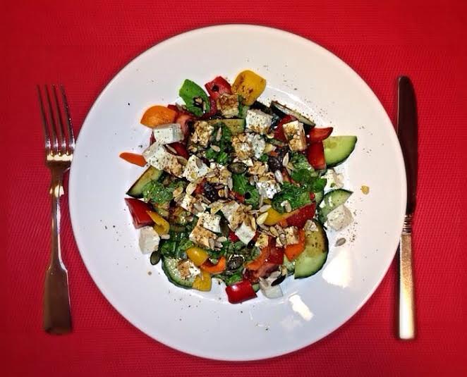 Gesunder Lebensstil - Salat der Woche: Bunter Greek Salad mit Fetakäse