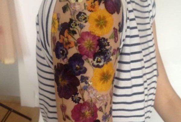 Outstanding Art : Temporary Flower Tattoos made of real Flowers