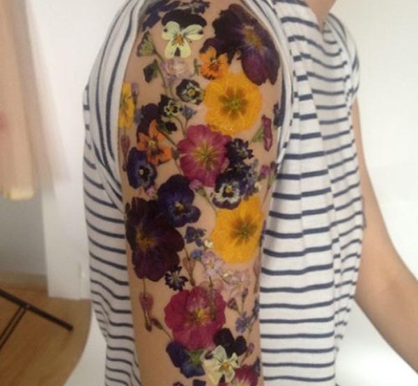 Outstanding Art : Temporary Flower Tattoos made of real Flowers