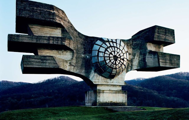 Urban Exploring Worldwide: Postmoderne, sozialistische Architektur im ehemaligen Jugoslawien