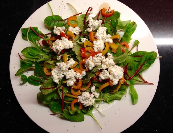 Gesunder Lebensstil – Salat der Woche: Gemischtes Grün mit Hüttenkäse