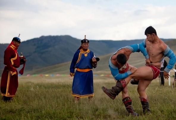 Fight Club Friday: Mongolian Wrestling – People who enslave horses