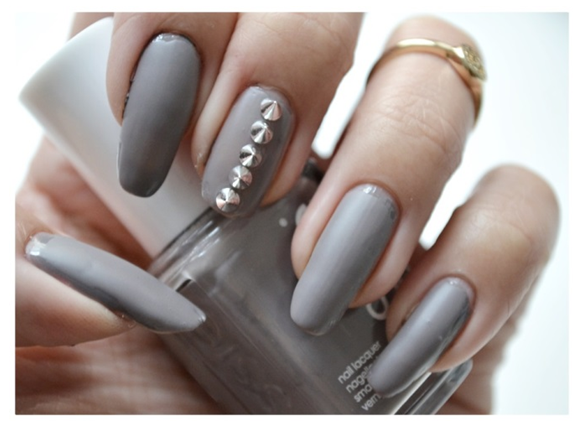 Manicure Monday | NAIL TUTORIAL #Grey matte nails with spikes