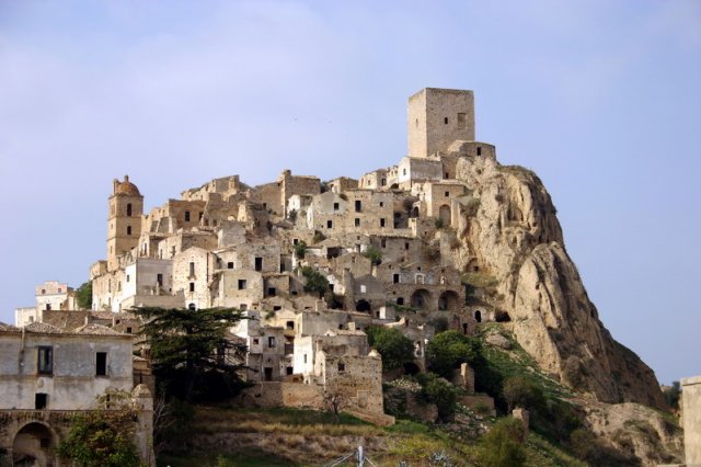 Urban Exploring: Craco, the Ghost City of the Middle Ages