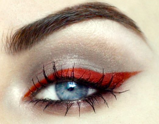 Styling- und Beauty-Tipp Berlin | Gray & Red Eye Make-up