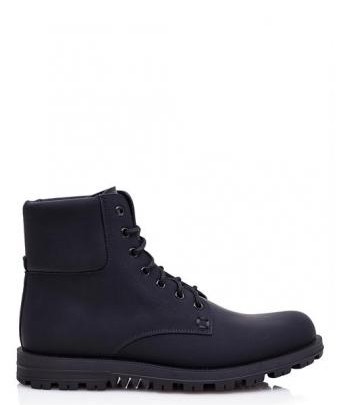 Mens Street Style: Dunkle Stiefel by Gucci