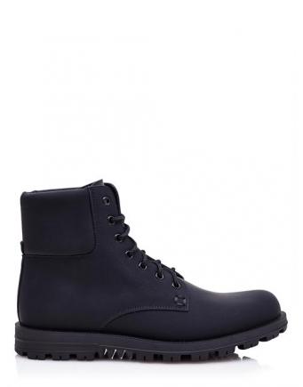 Mens Street Style: Dunkle Stiefel by Gucci