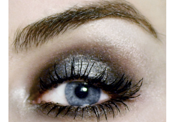 Makeup Tutorial: Black & Silver Smokey Eye