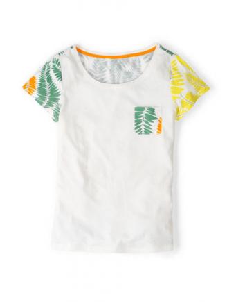 T-shirt with a tropical pattern in summery colors
