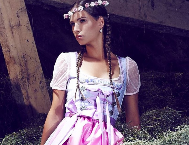 Where should you tie your dirndl bow?