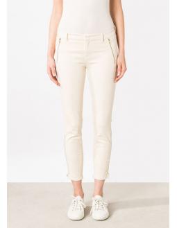 Tight three-fourths pants in white