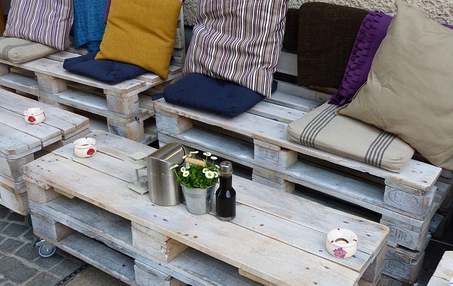 Interior Design: Pallet Furniture