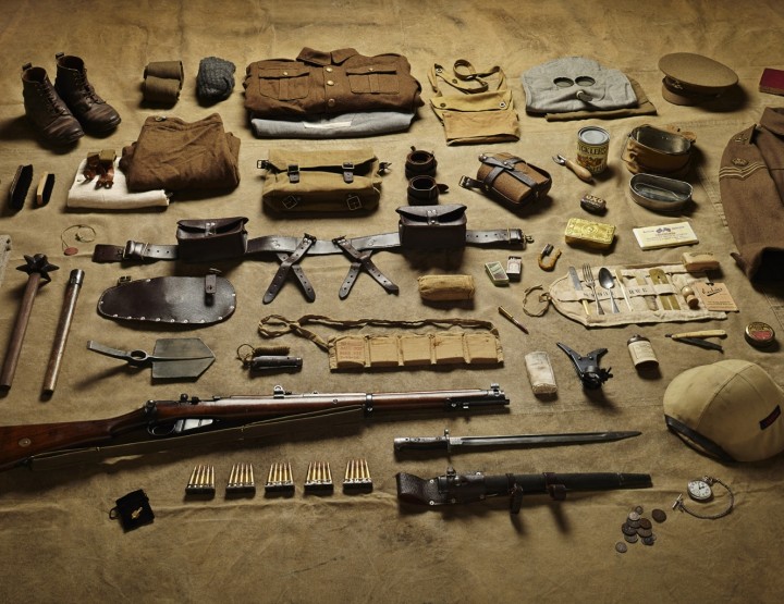 Soldatenausrüstung im Wandel der Zeit - ein Kunstprojekt