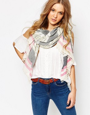 Hollister - scarf with tassel decoration - striped