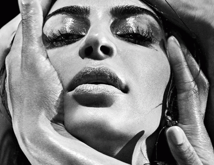 Kim Kardashian - Oben Ohne