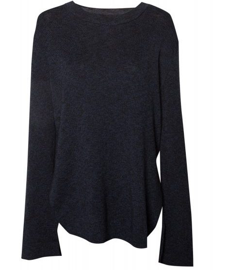 Pullover with rounded hem