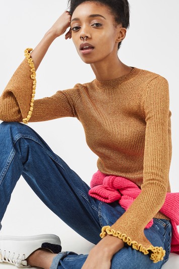 Fine knit sweater with trumpet sleeves and frills - mustard